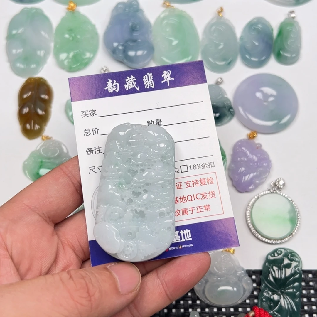 翡翠未镶嵌颈饰山水