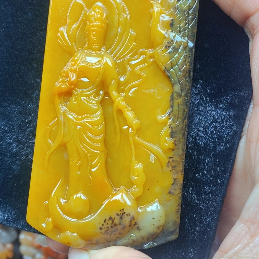未镶嵌石英质玉（黄龙玉）颈饰
