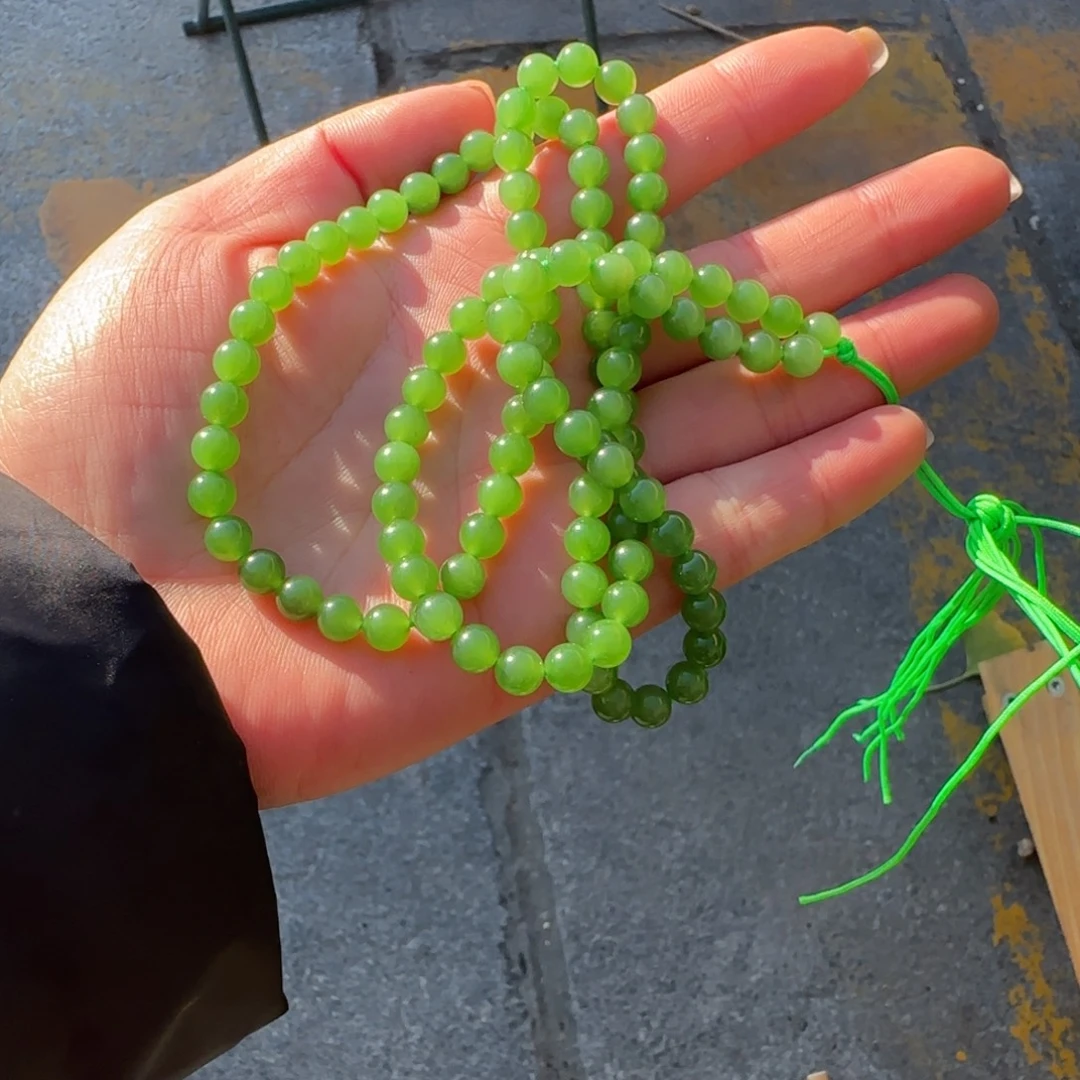 和田玉未镶嵌颈饰卡6阳绿