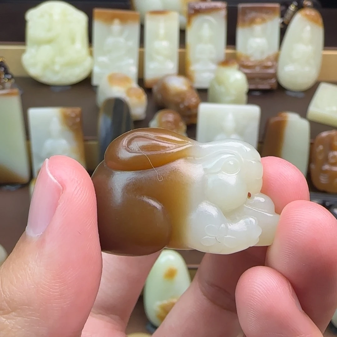 东***兵和田玉（糖玉）未镶嵌颈饰