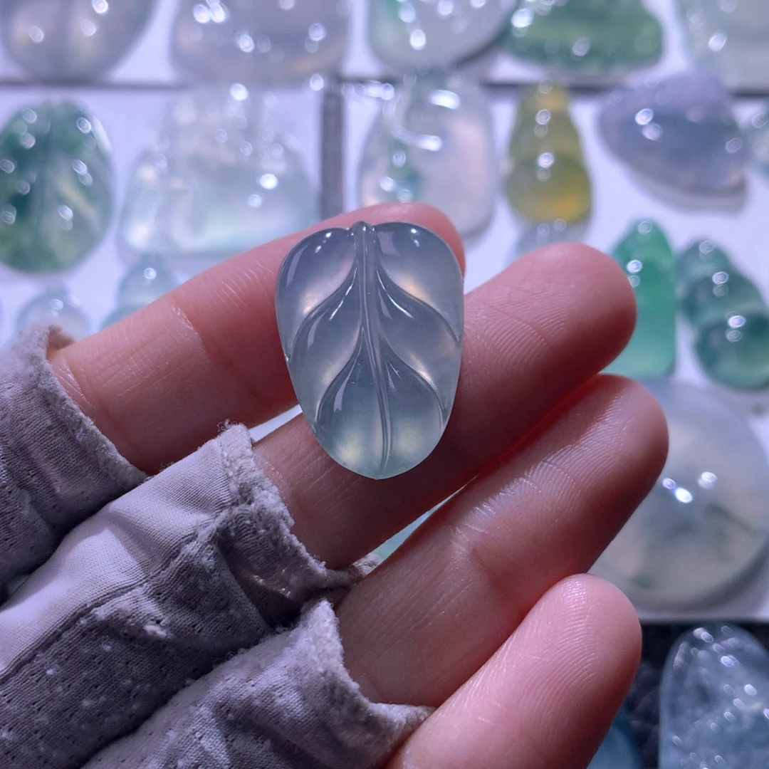 翡翠未镶嵌颈饰叶子