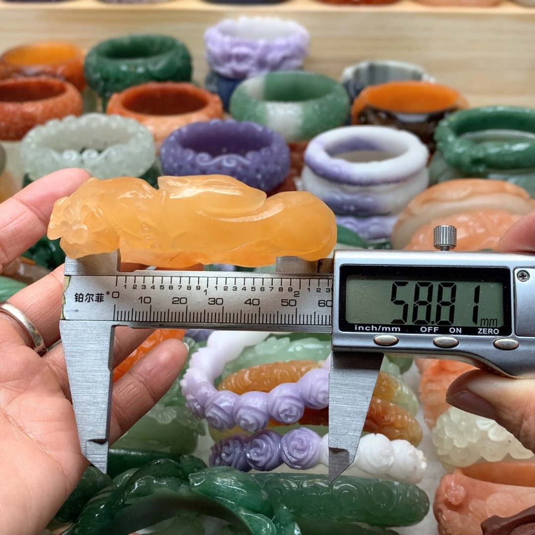 未镶嵌手镯石英质玉