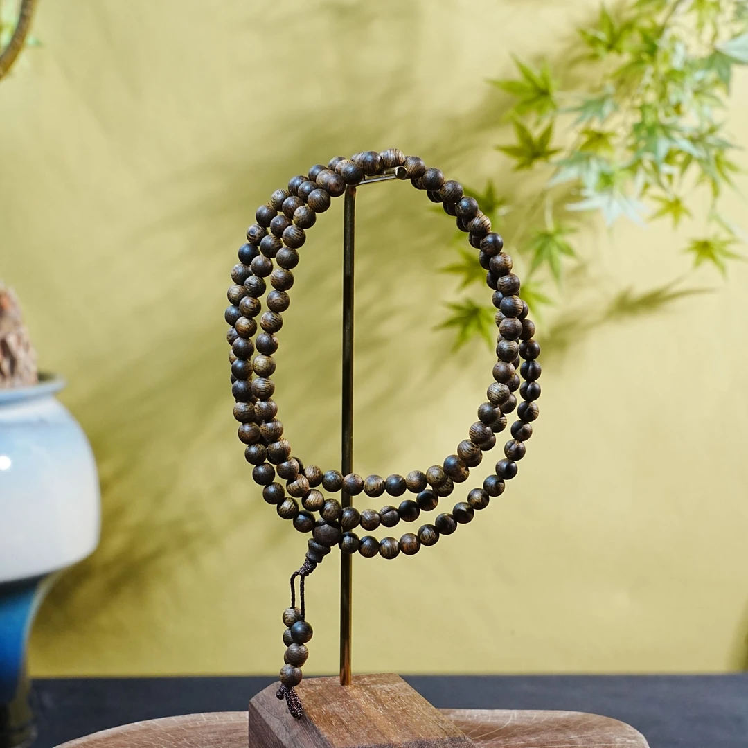 "文莱黑油软丝糖结老料沉香念珠0.5cm  8.93g 251009122  C