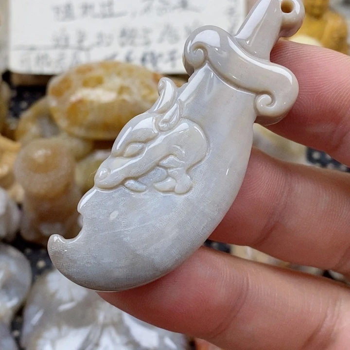 颈饰未镶嵌硅化珊瑚（珊瑚玉）常****车