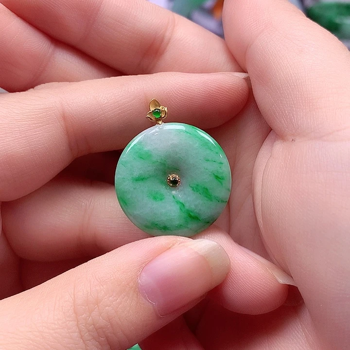 翡翠18K金镶嵌颈饰翡翠