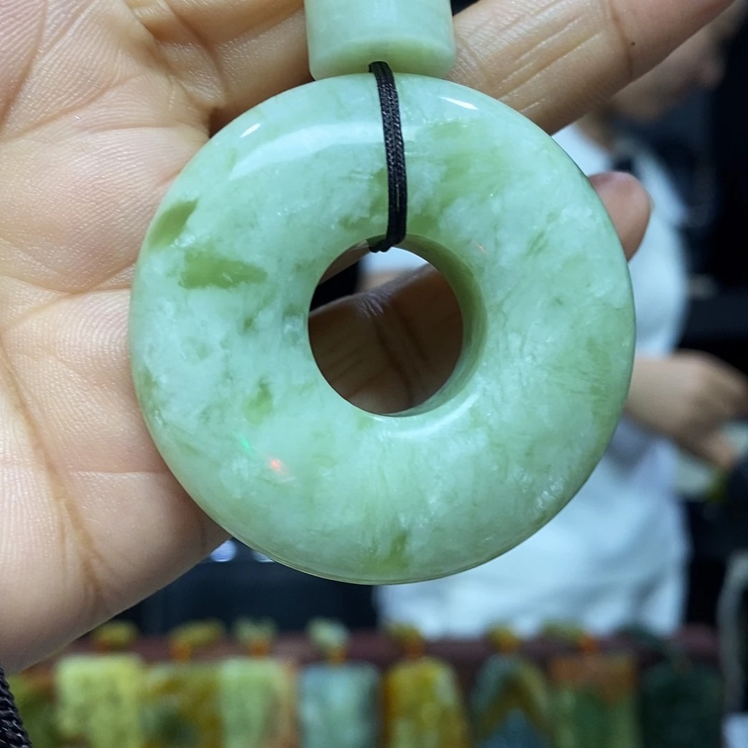 岫玉未镶嵌挂件吊坠