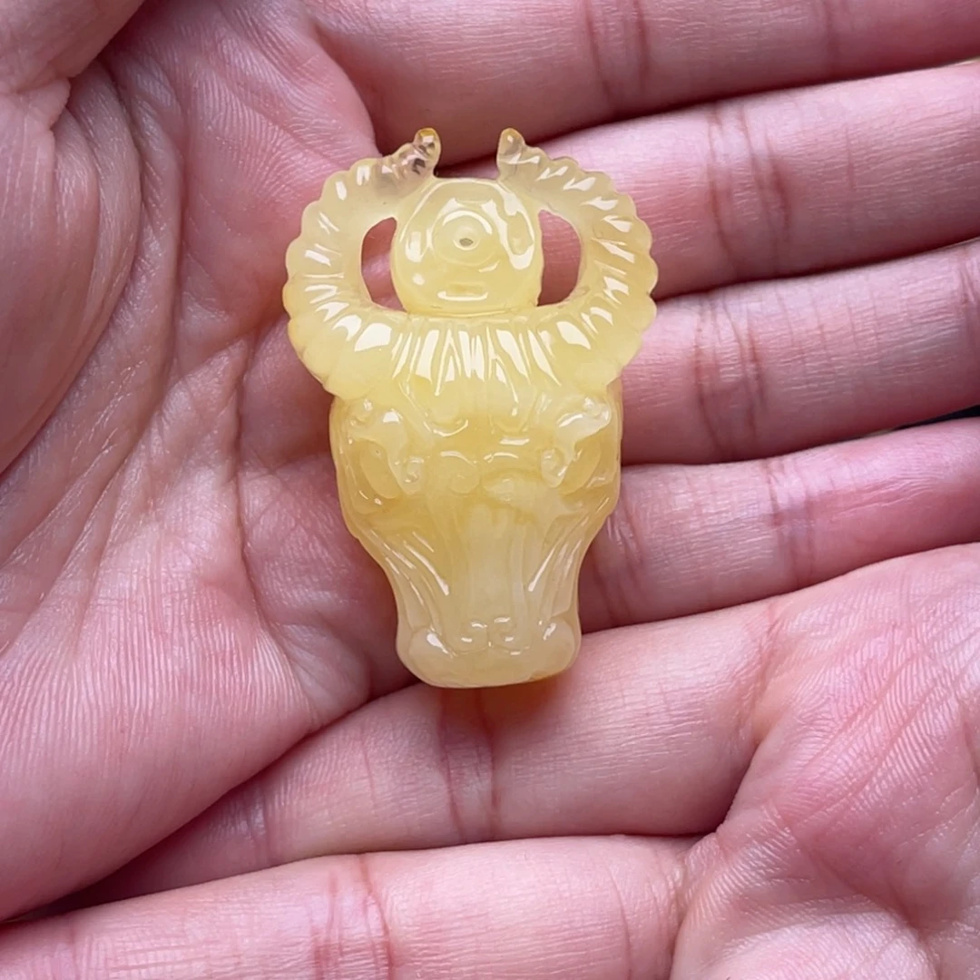 琥珀未镶嵌裸石蜜蜡雕刻笑