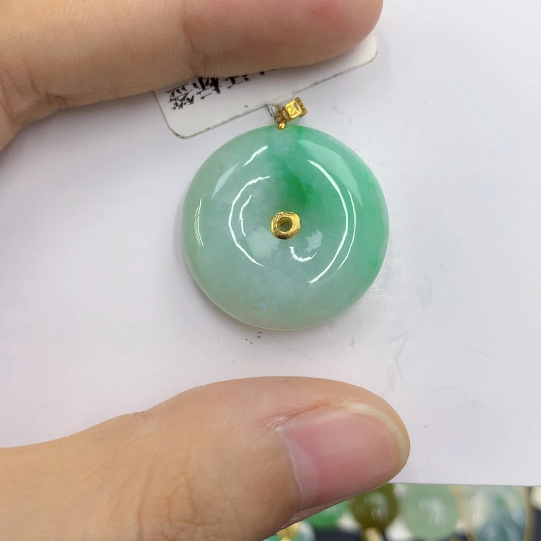 翡翠18K金镶嵌颈饰翡翠