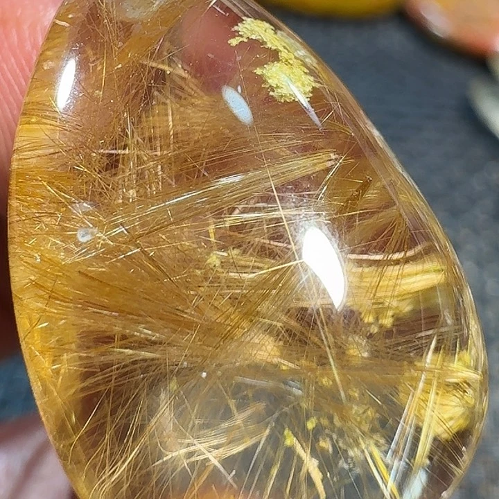 “***说未镶嵌颈饰水晶好