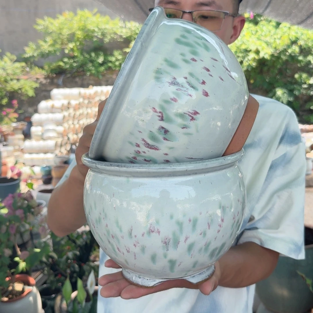 紫砂花盆口20高16（两个脚脚白色