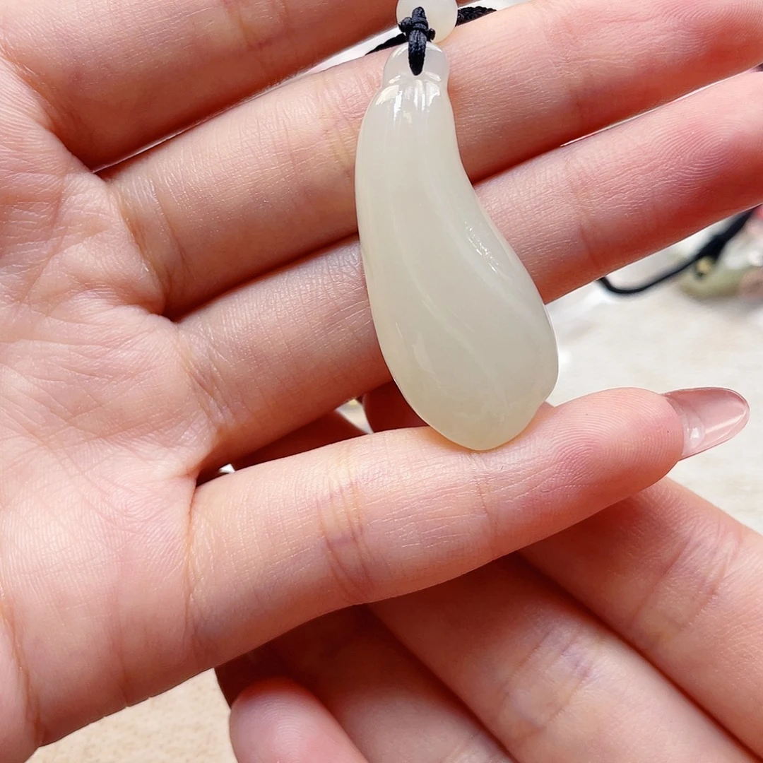 k***m和田玉未镶嵌吊坠(赠链)