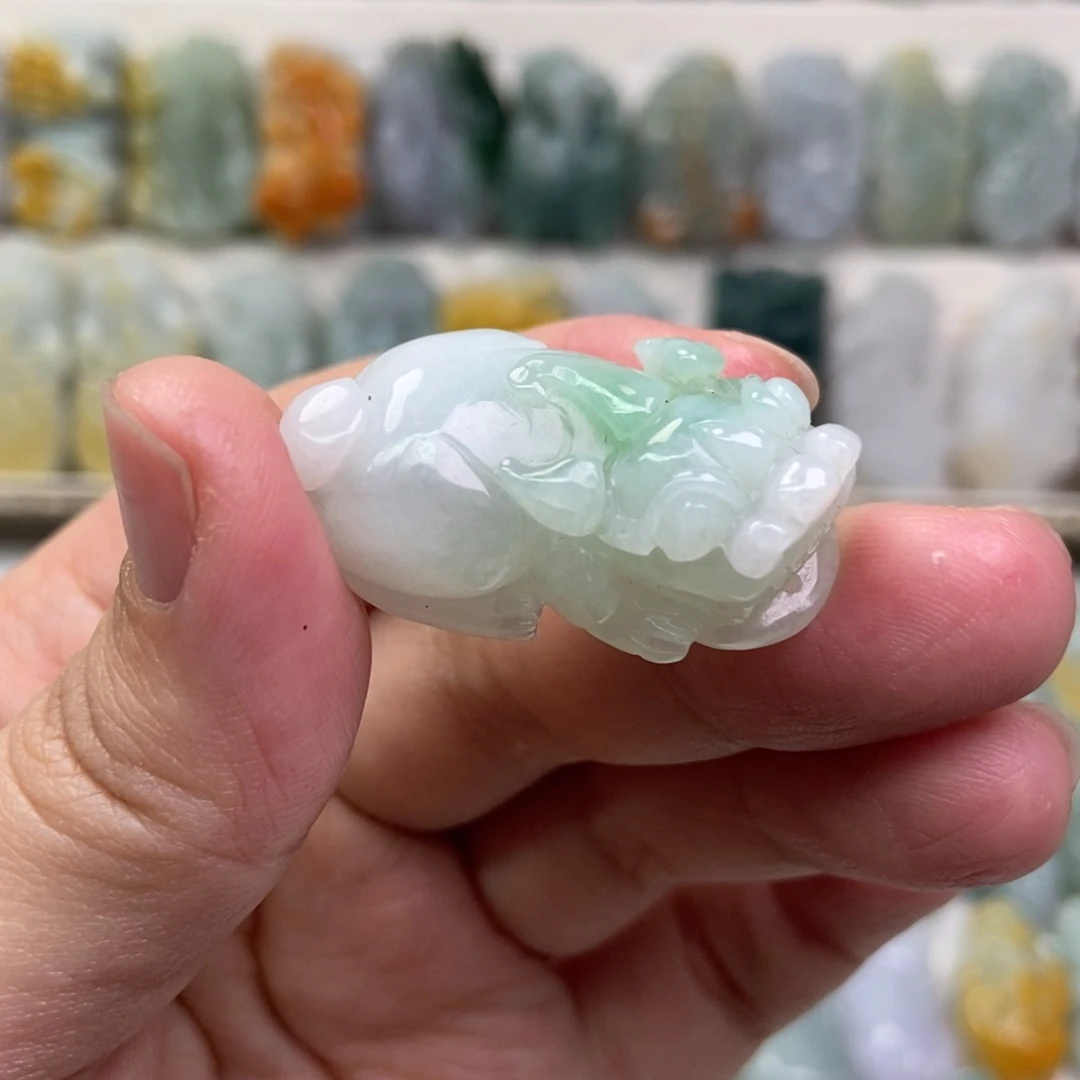 翡翠吊坠(赠链)未镶嵌