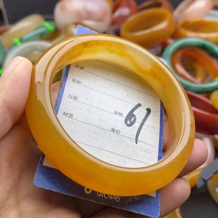 石英质玉手镯未镶嵌