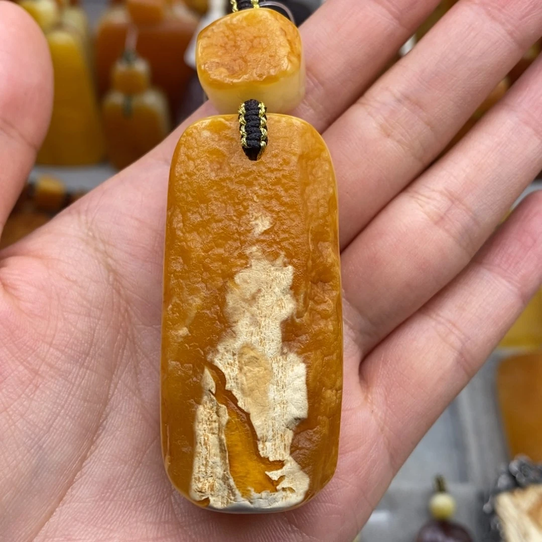 未镶嵌琥珀珠宝奇石