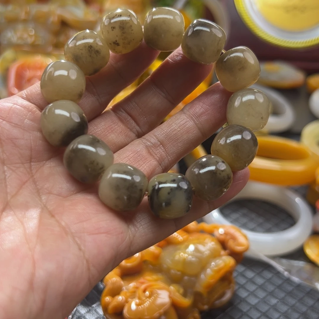 石英质玉未镶嵌颈饰