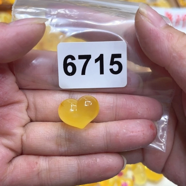 未镶嵌琥珀珠宝奇石