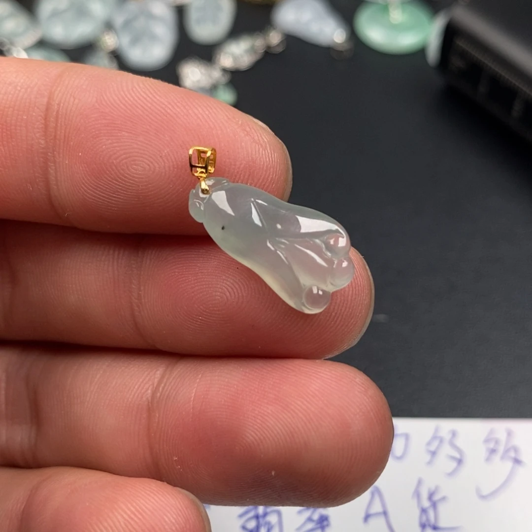 颈饰18K金镶嵌翡翠