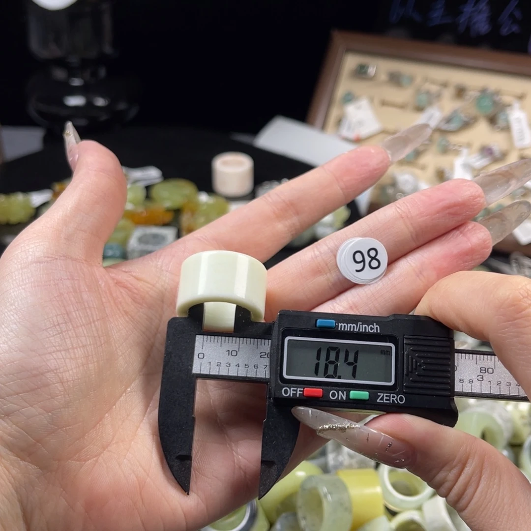 蛇纹石玉未镶嵌戒指