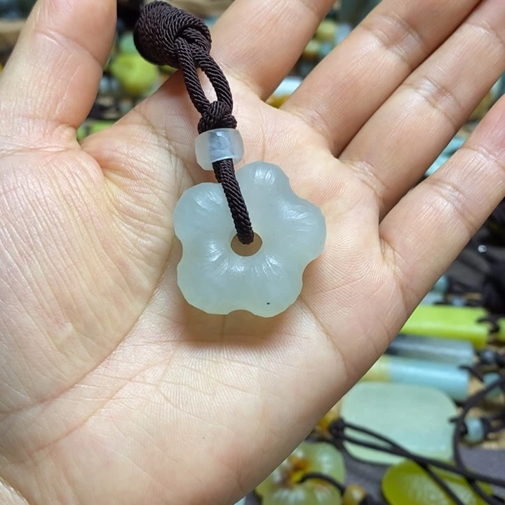 蛇纹石玉未镶嵌挂件