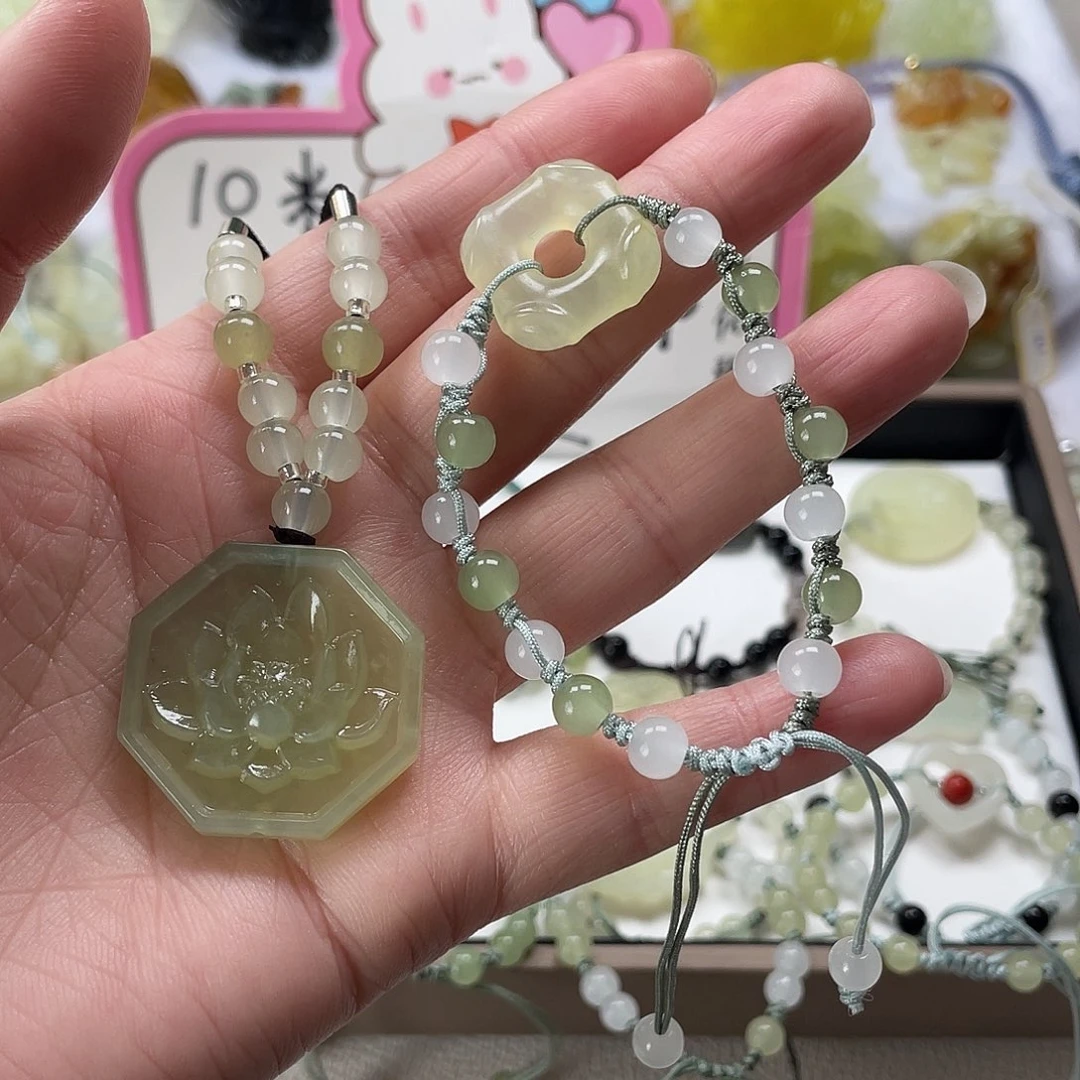 天***深蛇纹石玉未镶嵌颈饰