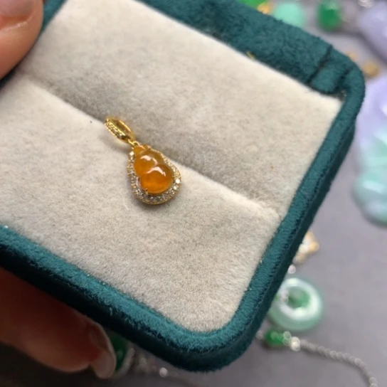 颈饰18K金镶嵌翡翠