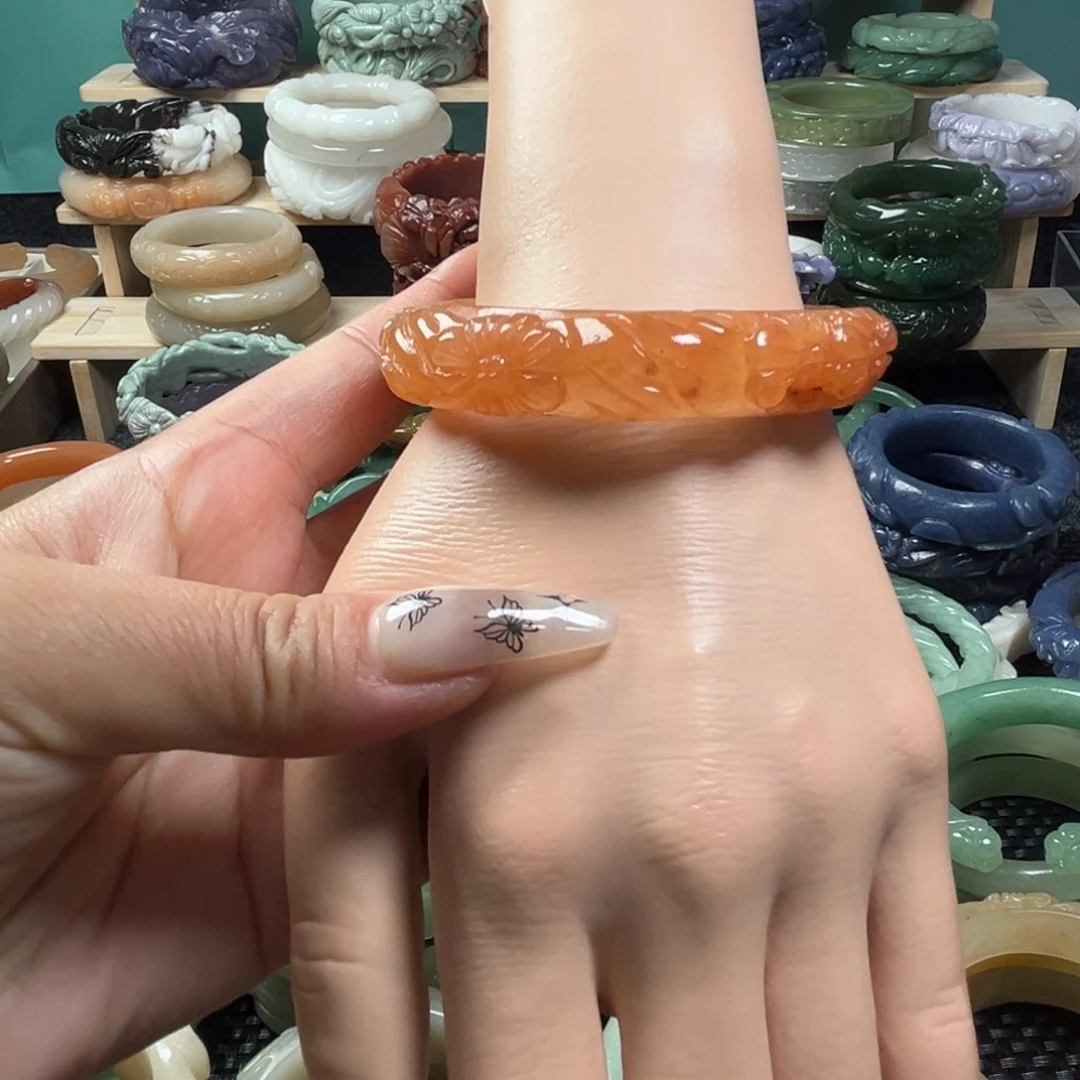 石英质玉未镶嵌雕花手镯