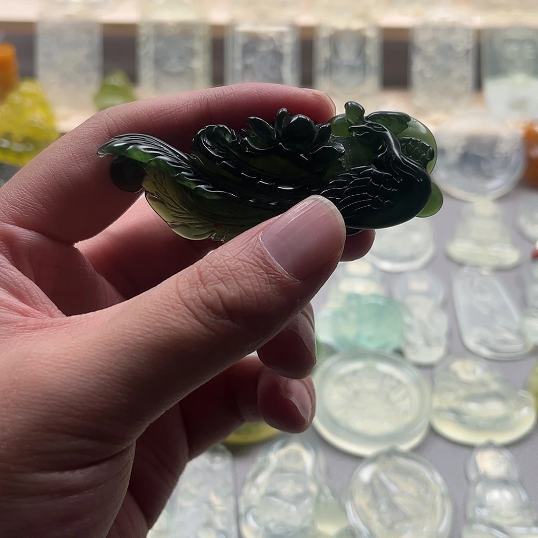 蛇纹石玉颈饰未镶嵌