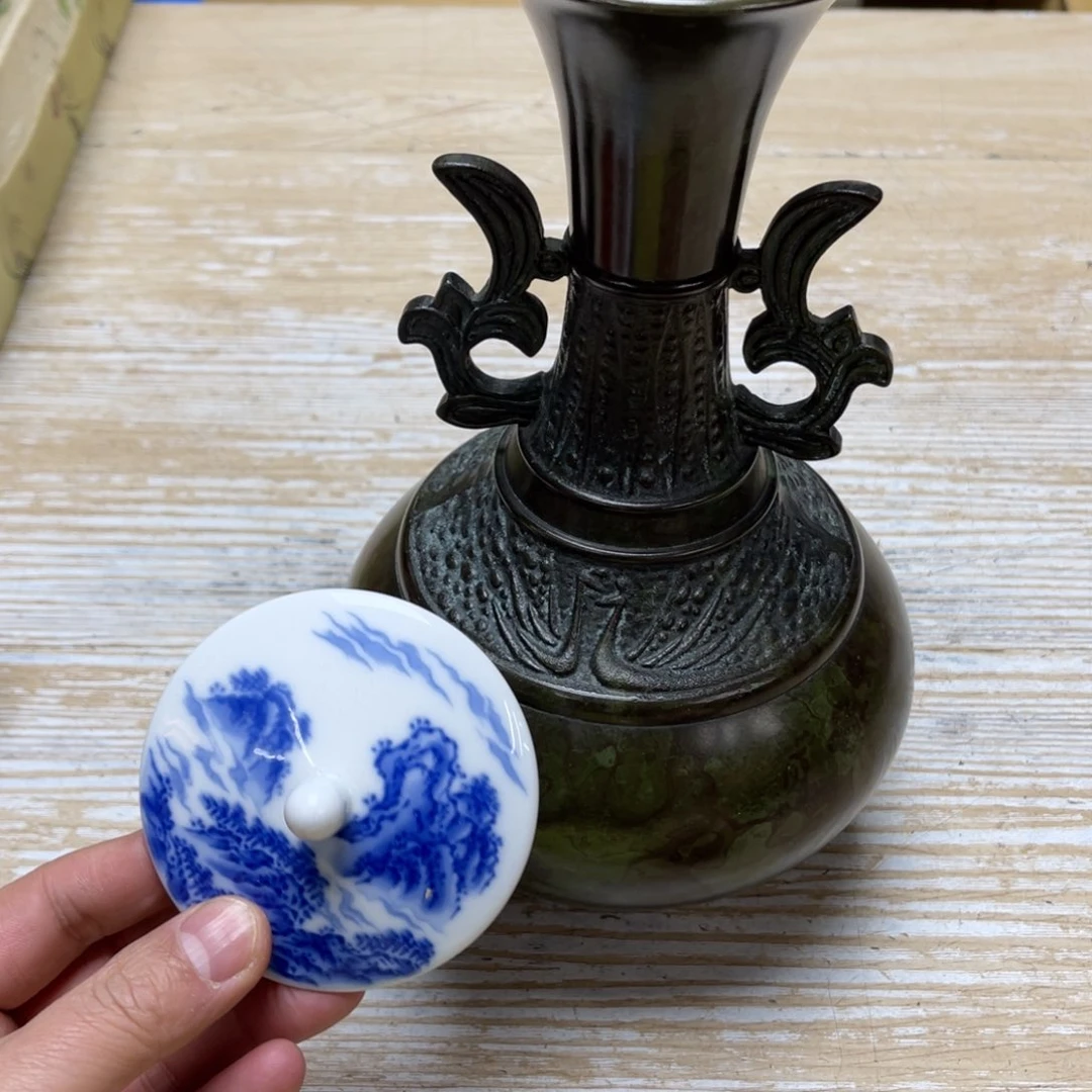 瓷片茶**子密密麻麻地排列着一个