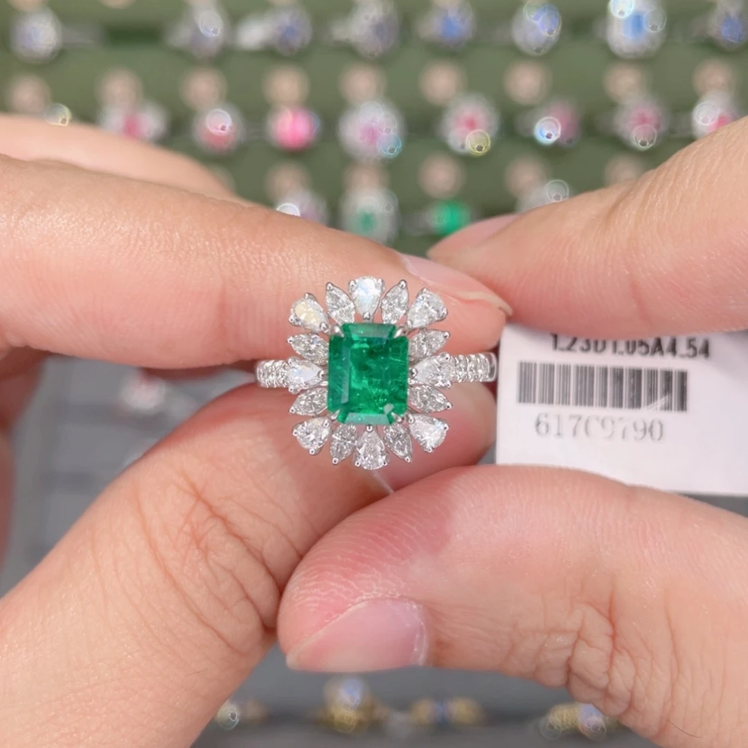 祖母绿戒指18K金镶嵌1.23ct