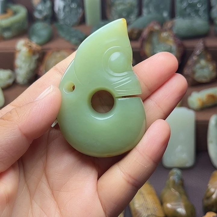 鲁***)岫岩河磨玉（透闪石质玉）未镶嵌颈饰