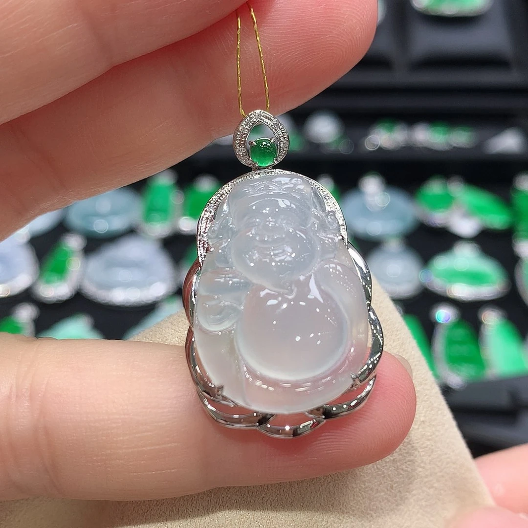 翡翠18K金镶嵌颈饰财神爷