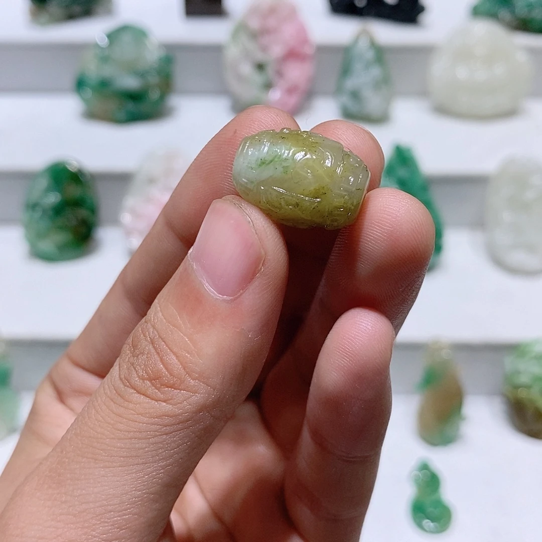 独山玉未镶嵌吊坠