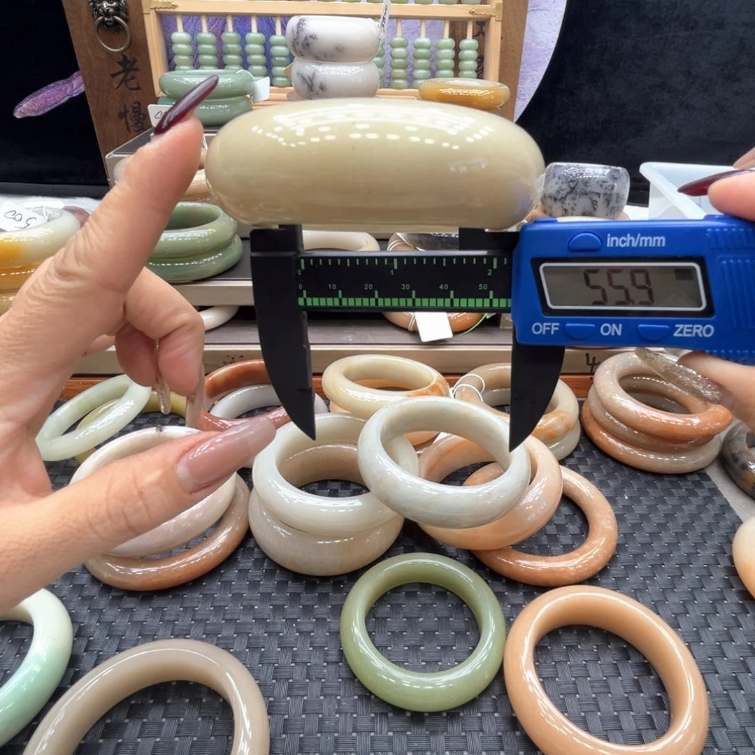 石英质玉未镶嵌手镯