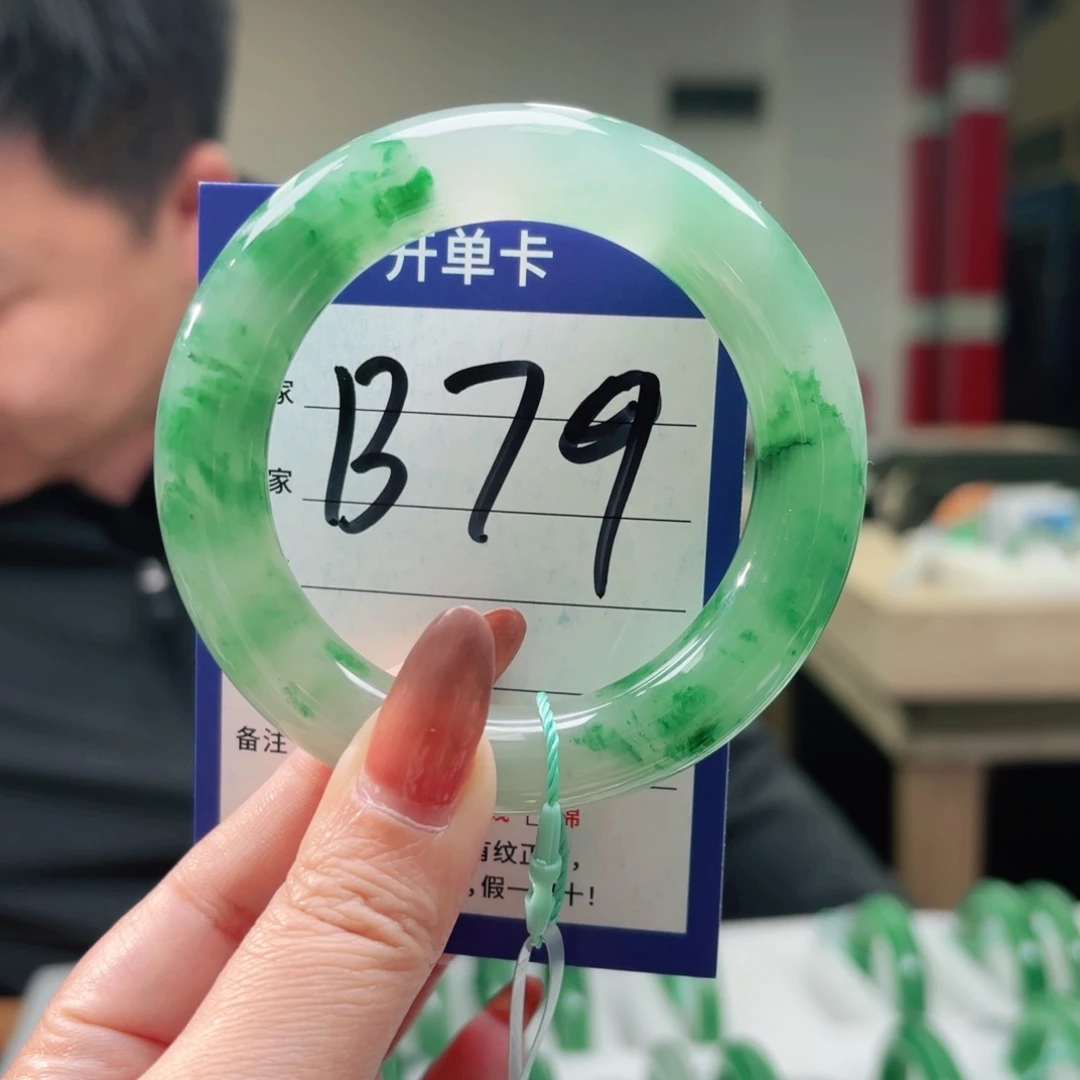 石英质玉足铂镶嵌手镯