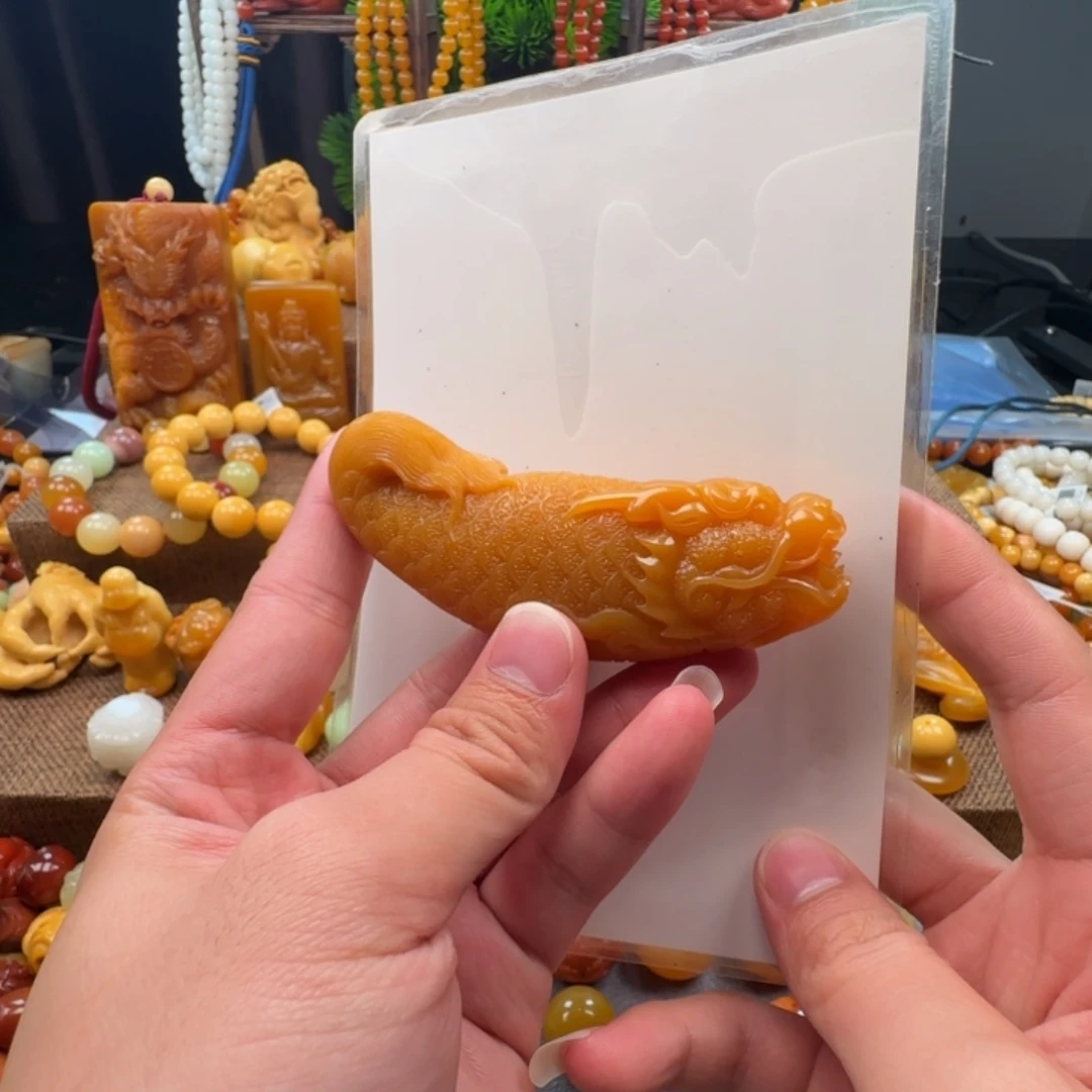 颈饰未镶嵌石英质玉