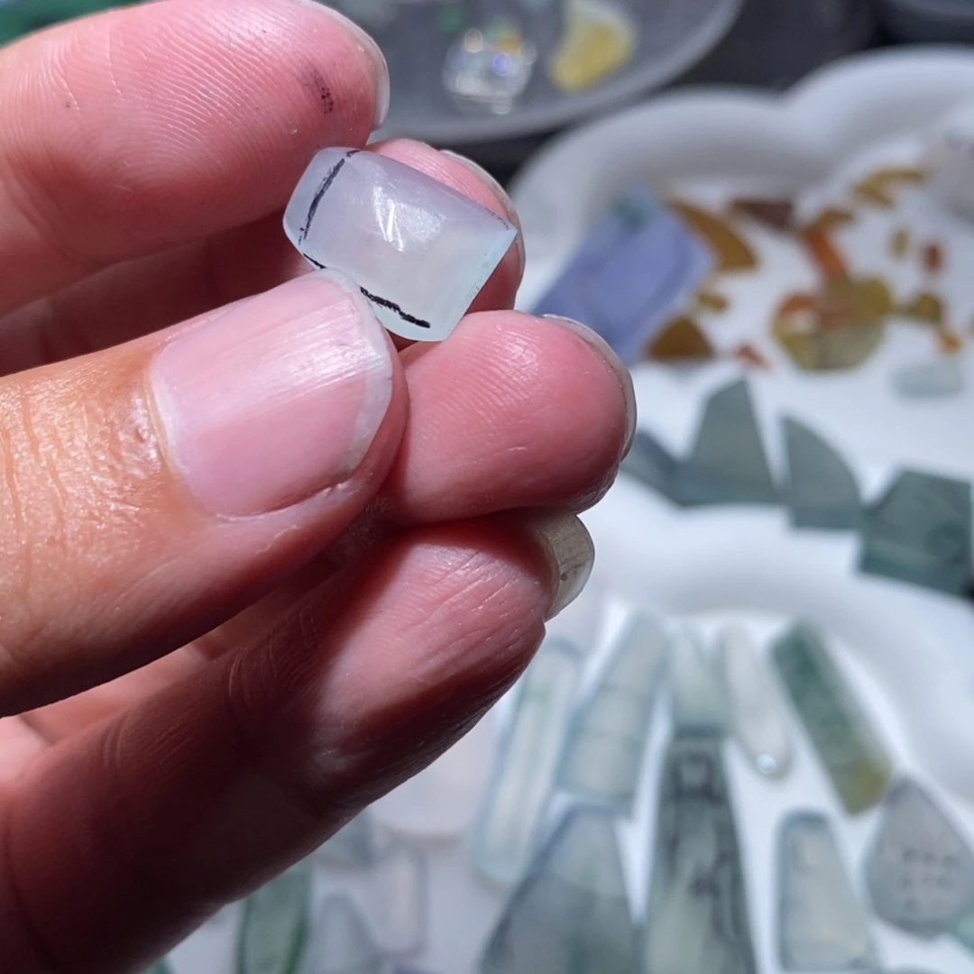 定制翡翠未镶嵌马鞍料