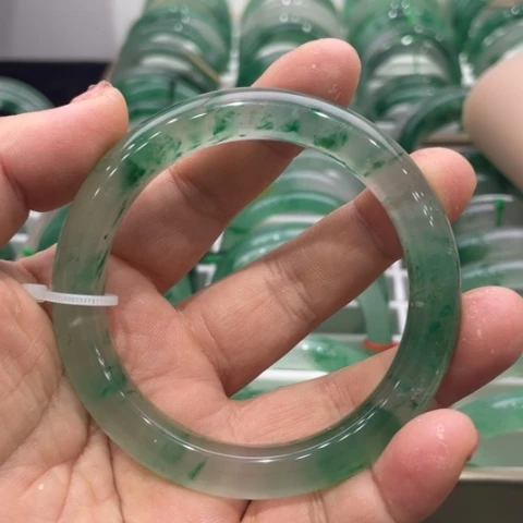 石英质玉手镯未镶嵌彩*