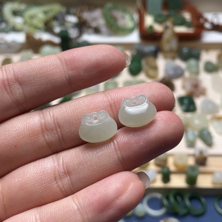 颈饰未镶嵌和田玉一对