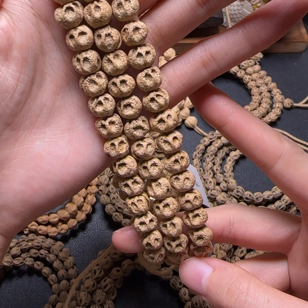 杨***傲柏香籽/百香籽吊坠