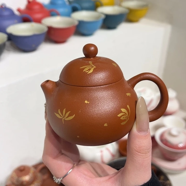 紫砂壶。
