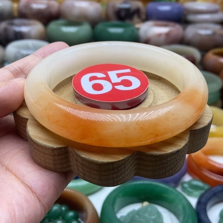 未镶嵌手镯石英质玉