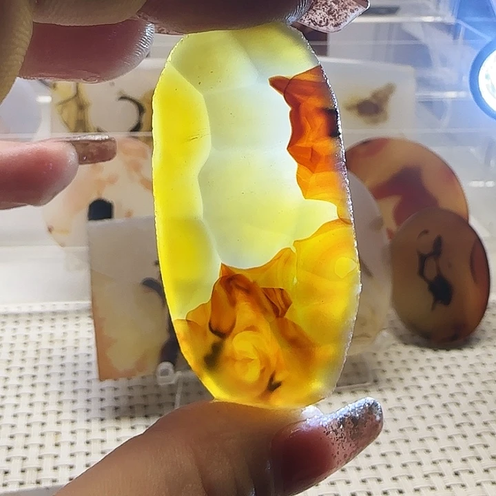 玛瑙/玉髓未镶嵌珠宝奇石