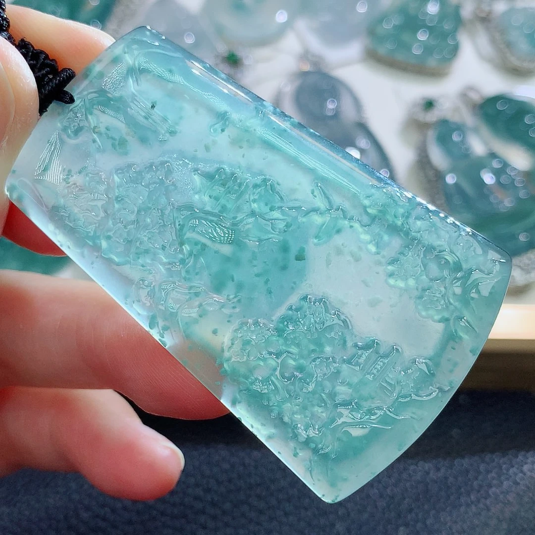 翡翠挂件未镶嵌翡翠
