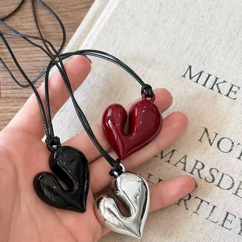 非金属布艺项链 爱心黑绳项链女冷淡风长款毛衣链挂脖高级感配饰