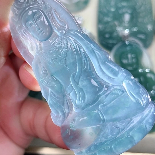 【闪购商品】颈饰18K金镶嵌翡翠