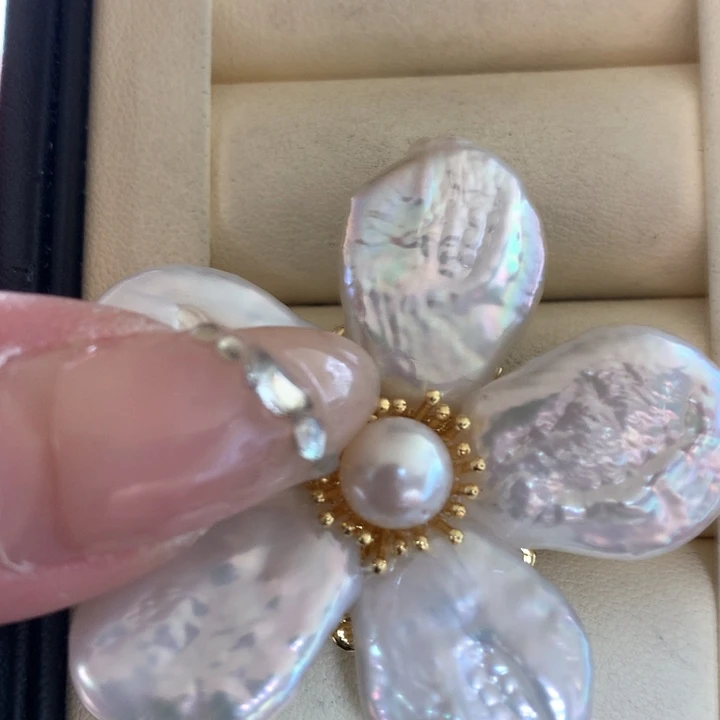 未镶嵌胸饰淡水珍珠