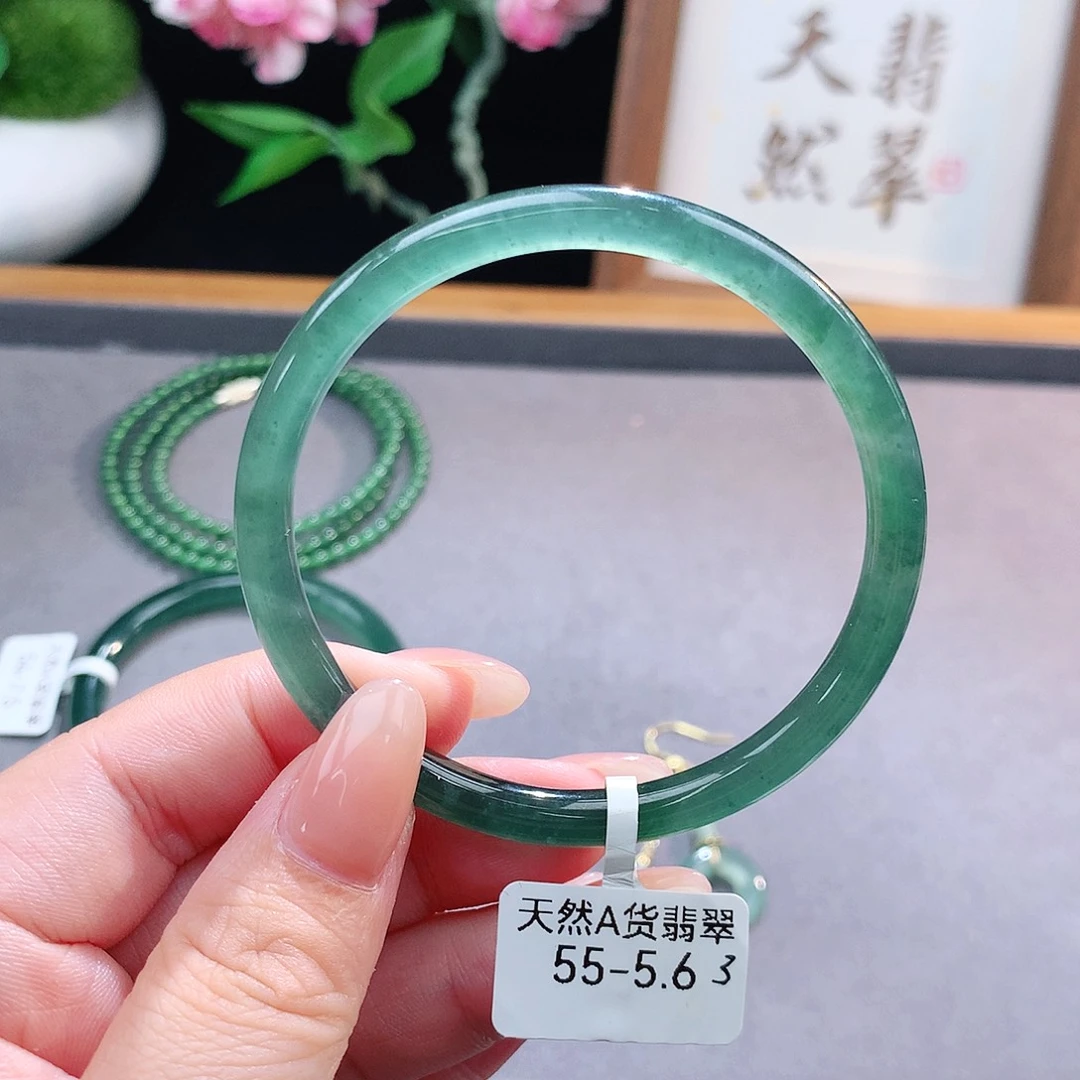 未镶嵌手镯（圆镯）翡翠
