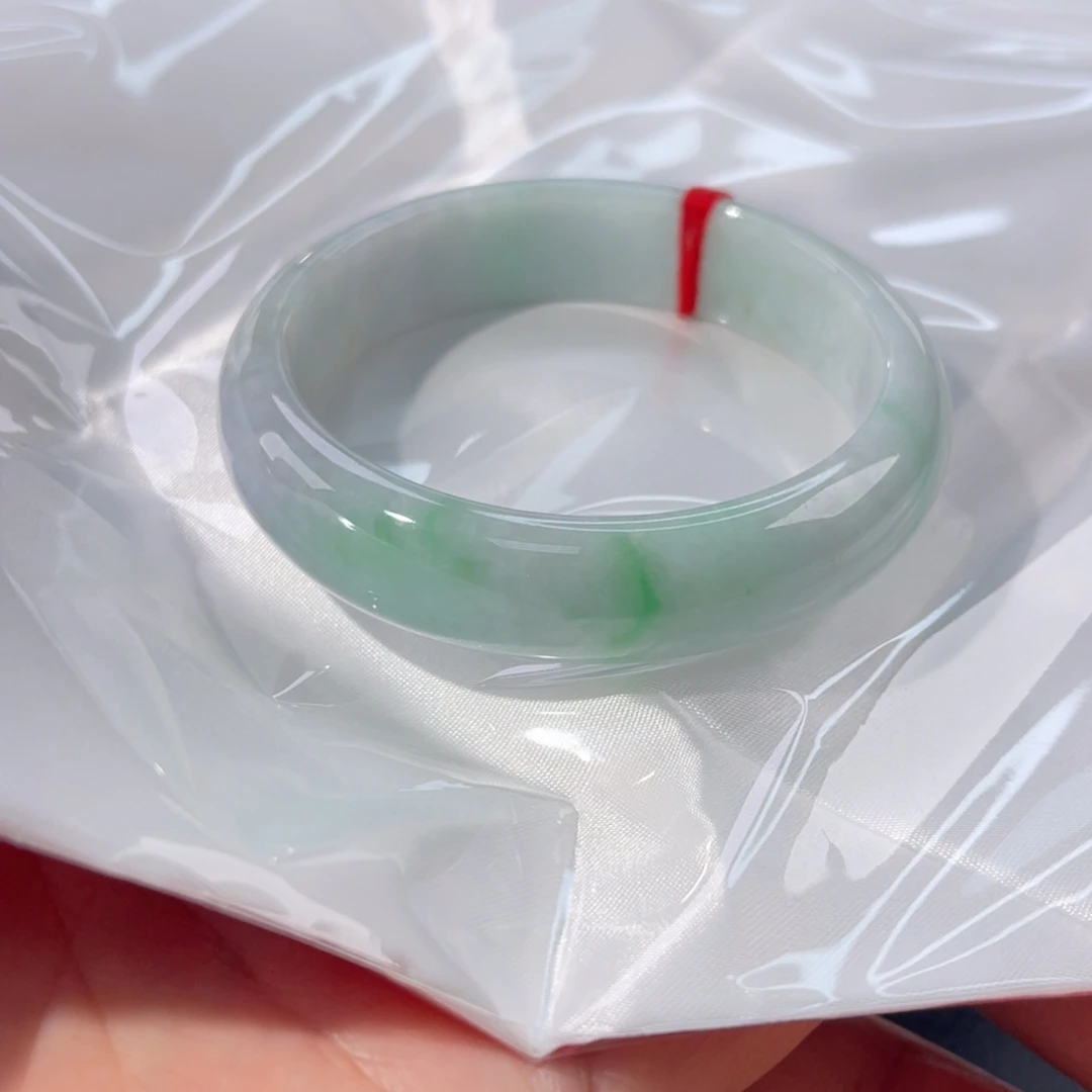 翡翠未镶嵌手镯60无大纹裂48小时鉴赏微白棉石筋沙眼