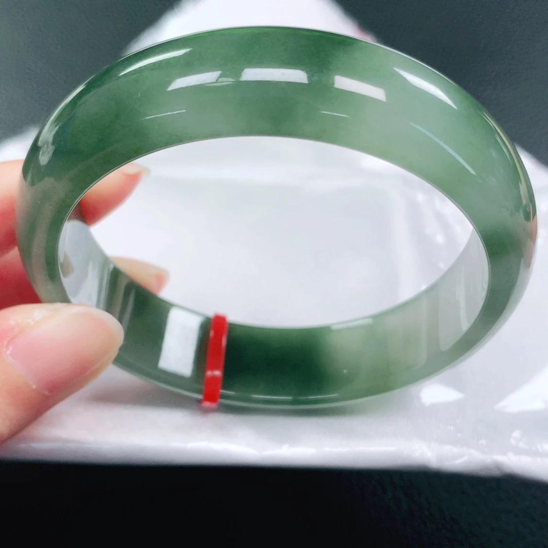 翡翠手镯未镶嵌56圈