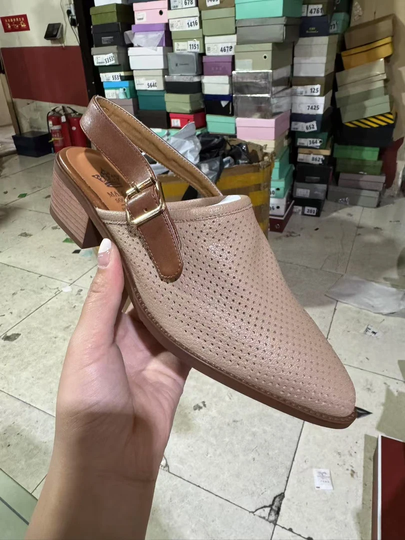 B-52新款百搭夏季休闲尖头凉鞋9668